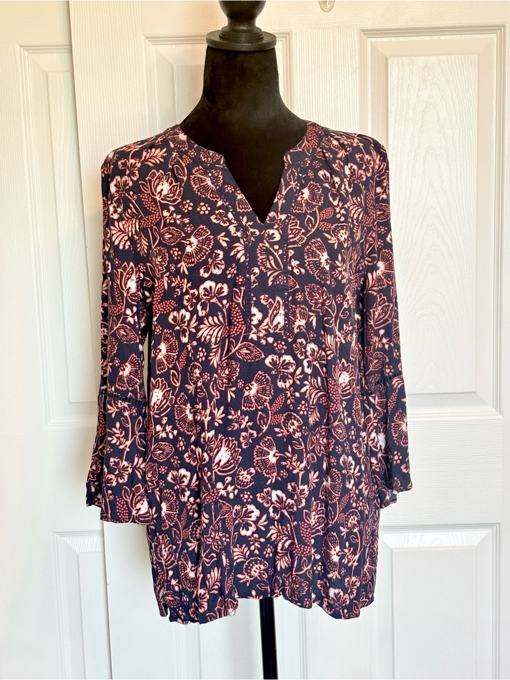 Gloria Vanderbilt Nova Navy Coral Floral V-Neck Tunic Blouse Top Bell Sleeve M